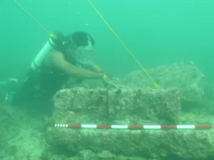 image of mARINE ARCHAEOLOGIST